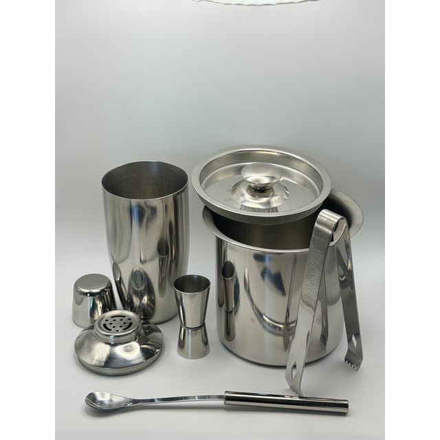 Complete Vintage Mid-Century Modern Stainless Steel Bar Set With Ice Bucket, Cocktail Shaker & Serving Tray - 5 pcs For Sale In Chicago - Image 6 of 8