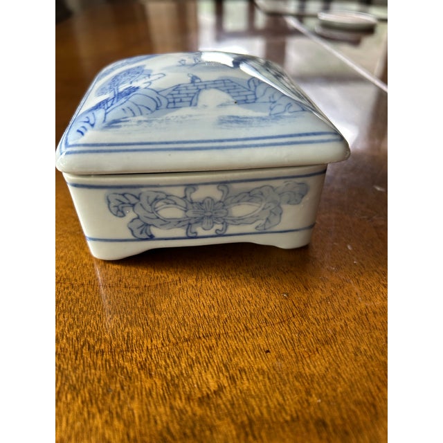 Mid 20th Century Chinoiserie Blue and White 4" Square Porcelain Box For Sale - Image 4 of 5