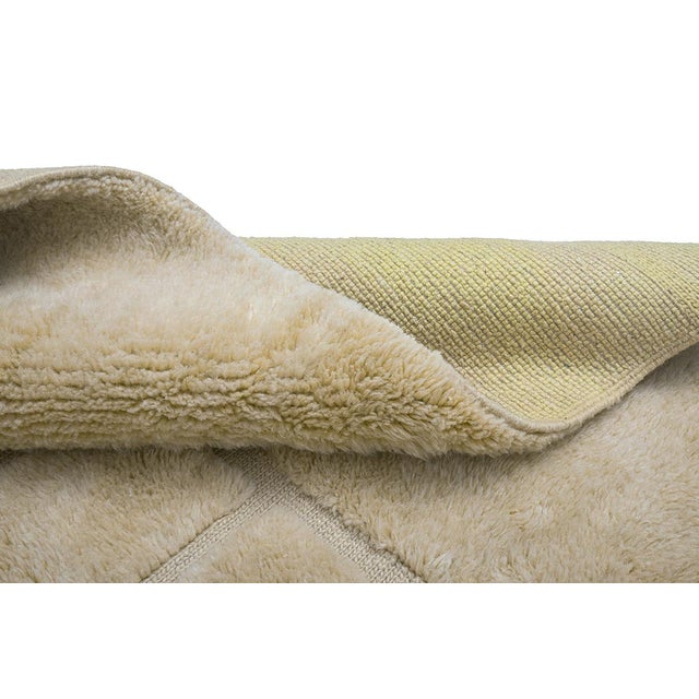 2020s Minimalist Hand-Knotted Moroccan Wool Rug | 9'9" X 5'8" | One of a Kind For Sale - Image 5 of 8
