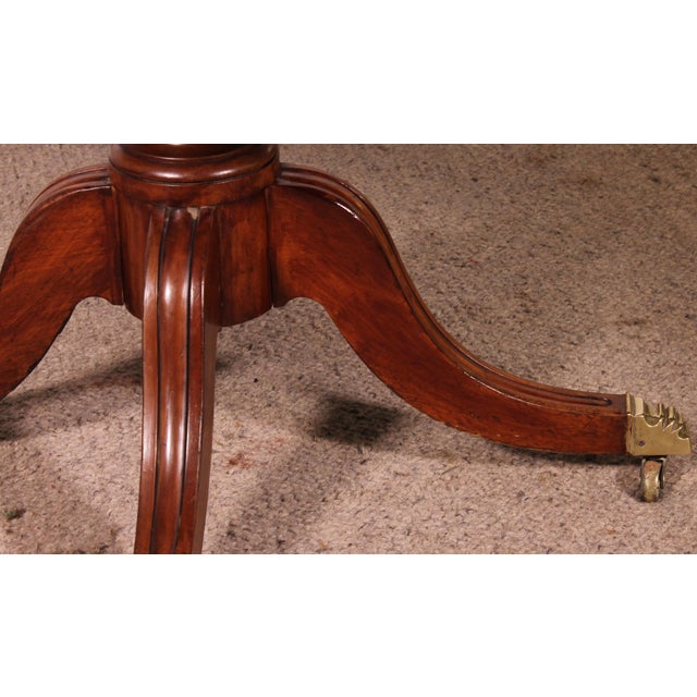 Pembroke Mahogany Table from the 19th Century For Sale - Image 3 of 13