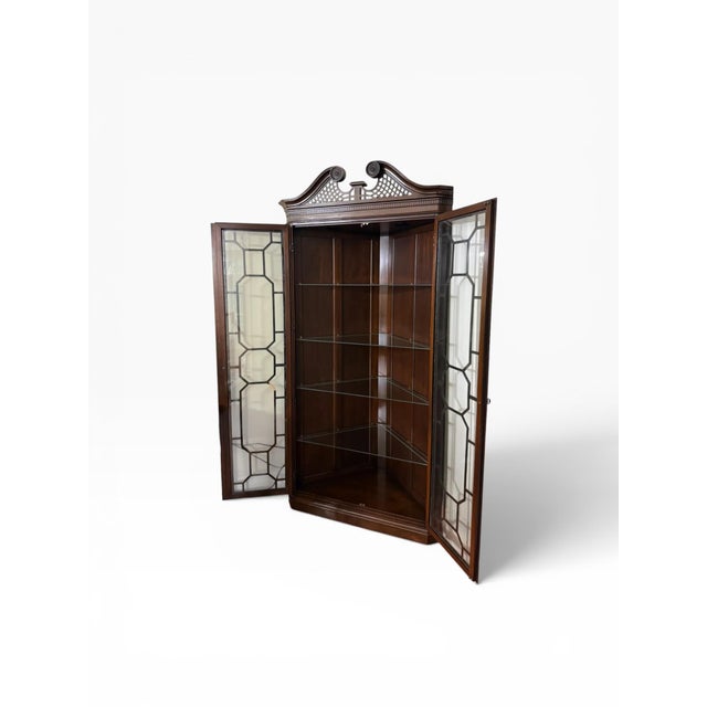 1980s Hekman Attributed Mahogany Corner Display Cabinet For Sale - Image 5 of 18