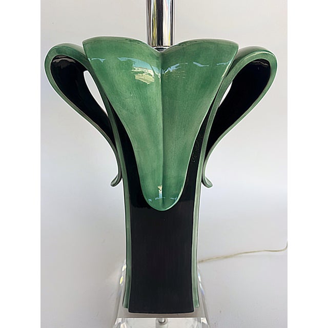 Modern Late 20th Century Lucite and Table Lamp With Ceramic Leaves Opening From a Black Stem For Sale - Image 3 of 8