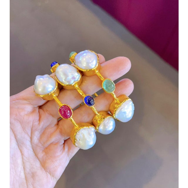 Bochic "Capri" Baroque South Sea Pearl & Ruby set 22k Gold & Silver Bangle For Sale - Image 4 of 18