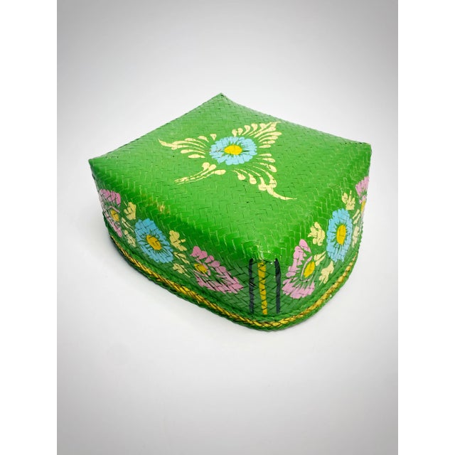 Kelly Green 1920s Art Deco Japanese Floral Hand Painted Woven Rattan Basket For Sale - Image 8 of 9