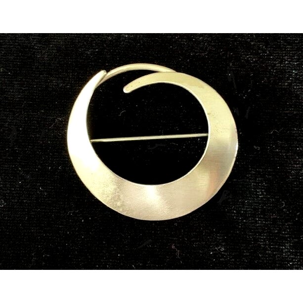 1970s 1970s Beau Sterling Modernist Circle Swirl Pin / Brooch For Sale - Image 5 of 9