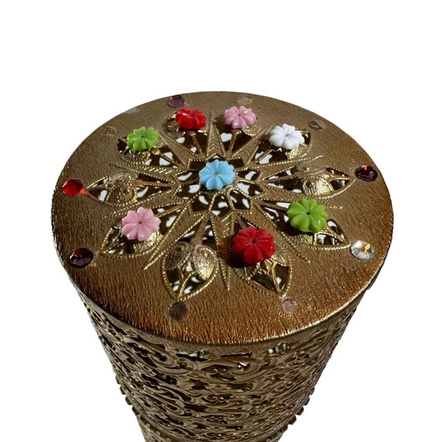 1960s Vintage Gold Filigree Hairspray Can Holder Hollywood Regency Enamel Flowers For Sale - Image 5 of 7