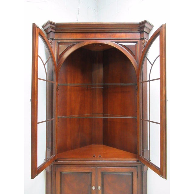 Ethan Allen Flame Mahogany Newport Corner Curio Display Hutch