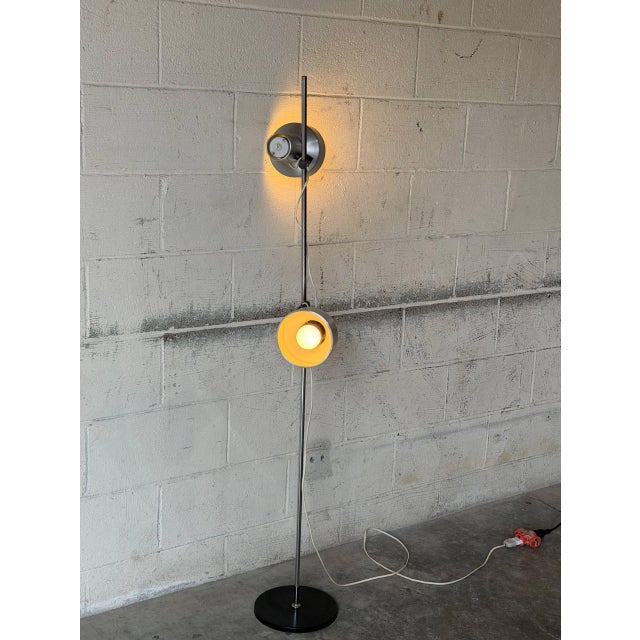 Mid-Century Modern 1950s Mid-Century Modern Metal Floor Lamp With Adjustable Dual Shades For Sale - Image 3 of 13
