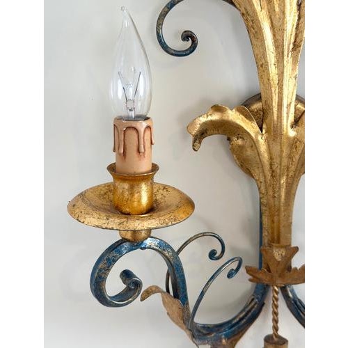 Metal Large Florentine Hollywood Regency Wall Lamp, Italy, 1970s For Sale - Image 7 of 11