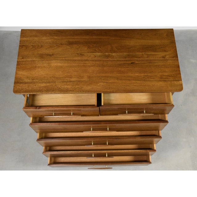 Davis Cabinet Company 1960s Walnut Tall Mid Century Modern Dresser by Davis Cabinet Company For Sale - Image 4 of 11