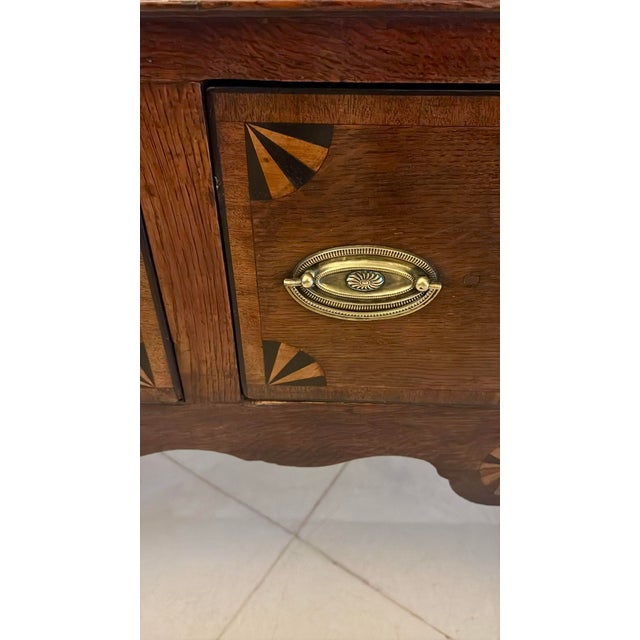 Antique George III Dresser in Oak and Mahogany, 1780 For Sale - Image 13 of 17