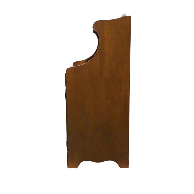 Ethan Allen / Baumritter Heirloom Nutmeg Maple Colonial Early American 36" Dry Sink Server W. Shutter Door Cabinet For Sale - Image 11 of 15