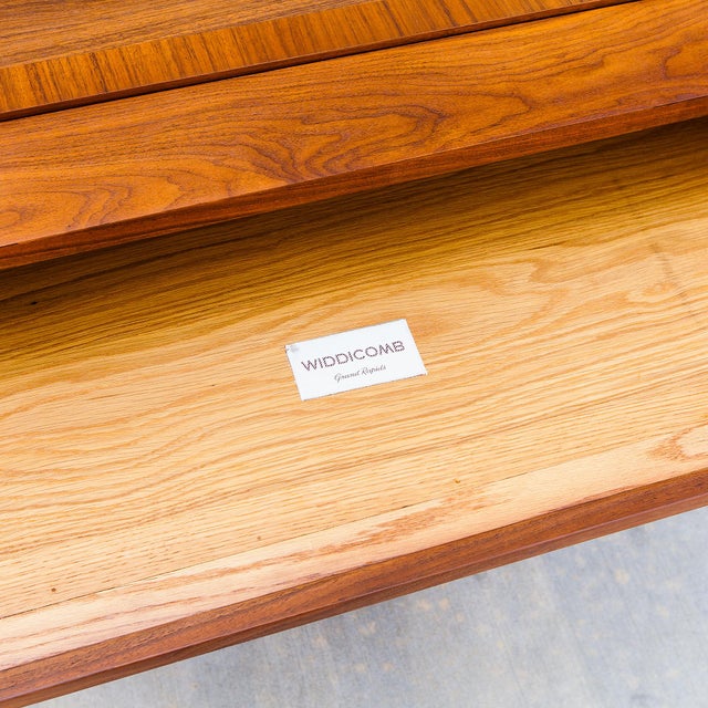 Restored 1950s T. H. Robsjohn-Gibbings for Widdicomb Walnut Credenza For Sale In Los Angeles - Image 6 of 15