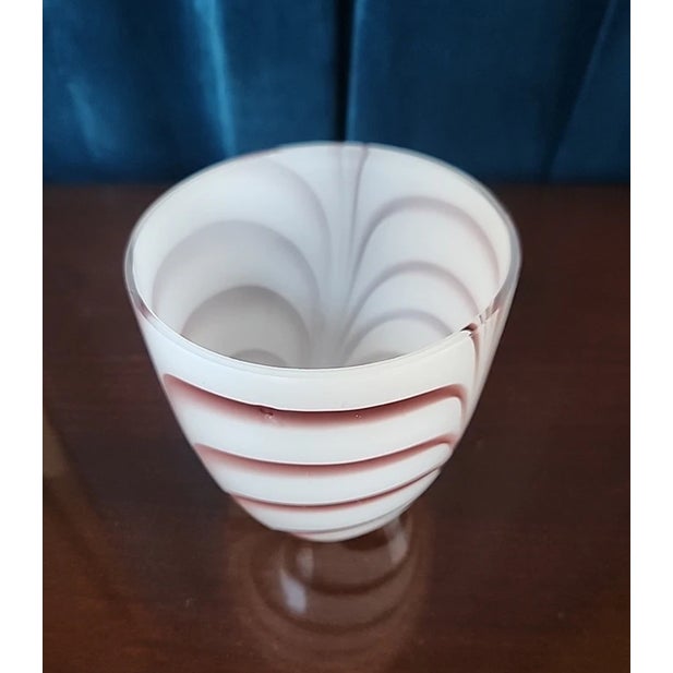 Mid-Century Modern Vintage Murano Style Swirled Pattern Italian Blown Glass Vase For Sale - Image 3 of 5