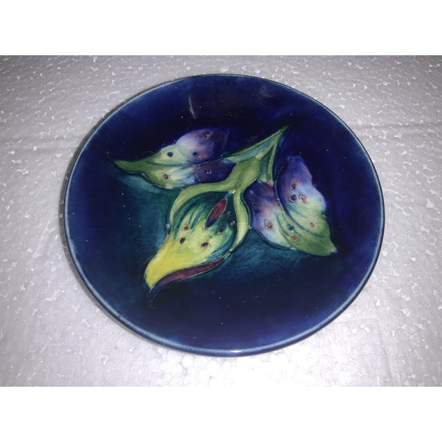 Moorcroft Pottery Small Footed Bowl “African Lily” Pattern For Sale - Image 4 of 5
