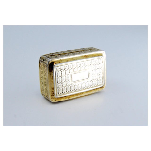 George IV Silver and Gold Vinaigrette Box with Lid Engraving For Sale - Image 9 of 10