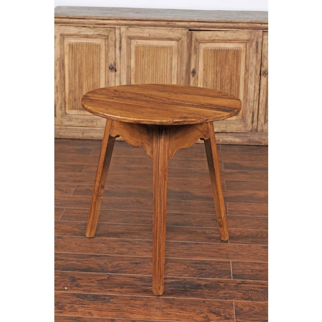 English English Turn of the Century Pine Cricket Table with Scalloped Apron, circa 1900 For Sale - Image 3 of 9