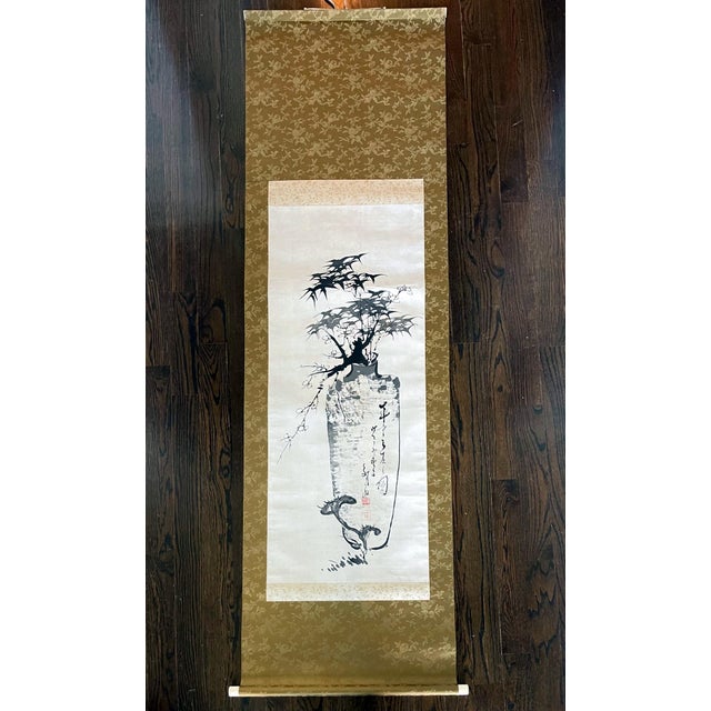 A hanging ink (Sumi-e) silk scroll by Japanese Zen artist Hidaka Tetsuo (1791-1871). Well presented in brocade boarders...