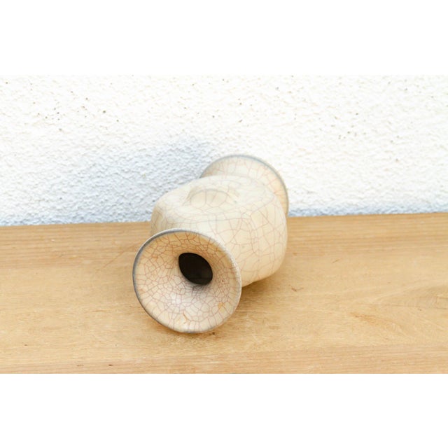 Traditional Traditional Ge-Style Stoneware Medallion Vase For Sale - Image 3 of 7