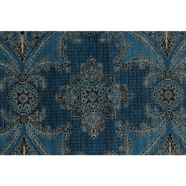 Rug & Kilim’s Modern Rug in Electric Blue and Beige For Sale In New York - Image 6 of 10
