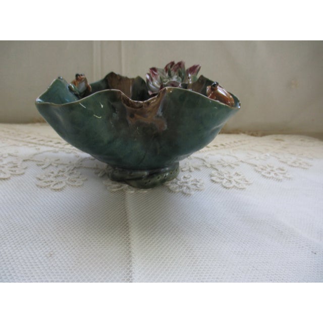 English Vintage Majolica Green Bowl With Waterlily & Two Frogs For Sale - Image 3 of 9
