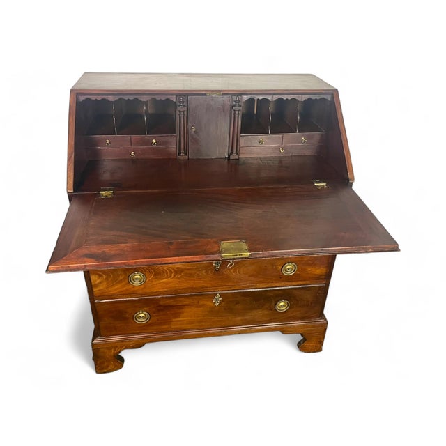 English Chest of Drawers in Mahogany For Sale - Image 16 of 18