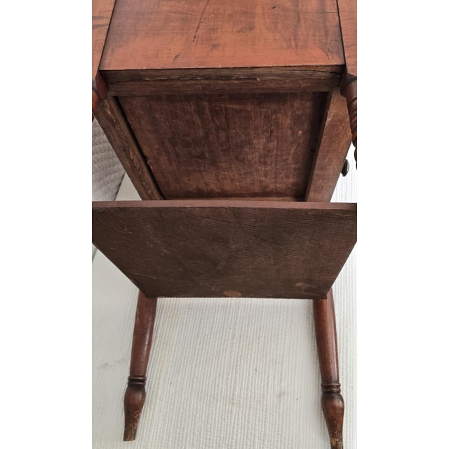 Early 19th Century American Federal Two-Drawer Stand in Tiger Maple For Sale - Image 9 of 9