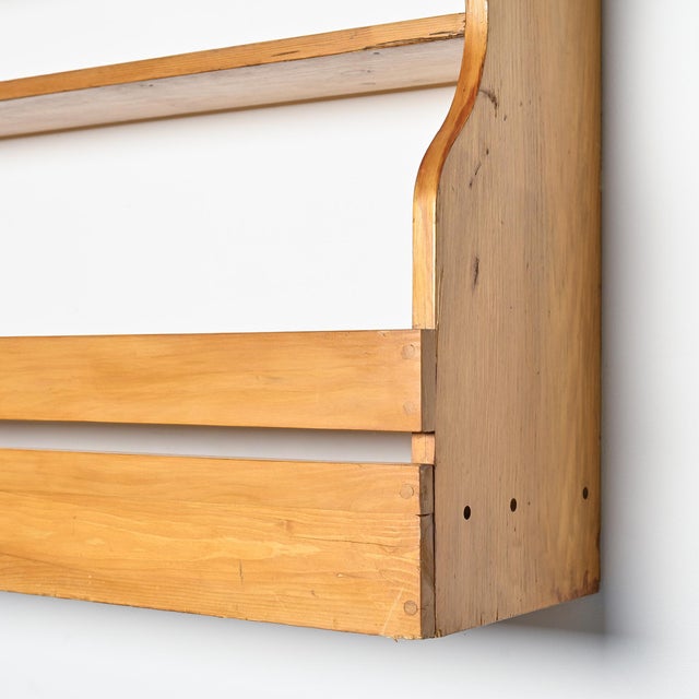 Pine Wall Shelf attributed to Charlotte Perriand for Les Arcs, 1800 For Sale - Image 6 of 15