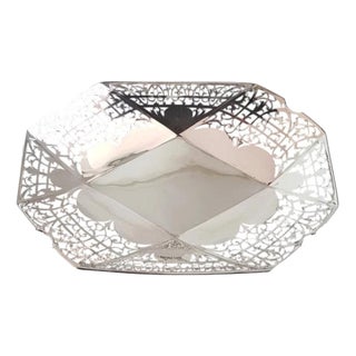 Sterling Silver Fruit Bowl or Cake Dish from Gladwin LTD, Sheffield 1942 For Sale