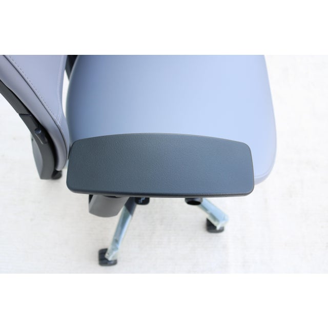 Steelcase New Amia Executive Ergonomic Office Chair Gray Vinyl, Fully Adjustable For Sale - Image 13 of 18