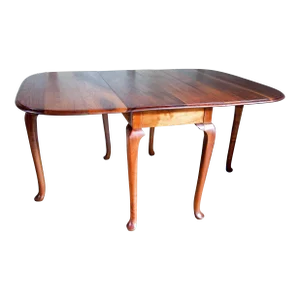 19th Century Early American Walnut Drop-Leaf Dining Table