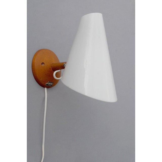 Mid-Century Modern Model 713 Wall Lamp by Uno & Östen Kristiansson for Luxus Vittsjö, Sweden, 1960s For Sale - Image 3 of 12