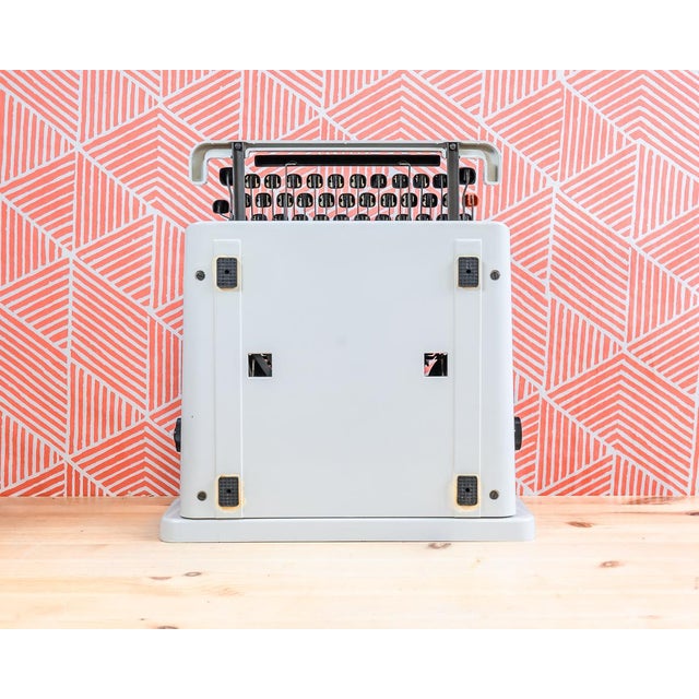 White Olivetti Valentine Typewriter, 1970 For Sale - Image 9 of 13