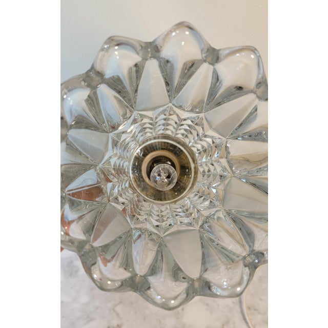 Mid 20th Century Mid 20th Century Hollywood Regency Lead Crystal Electric Tulip Table Lamp With Teardrop Prisms & Marble Base For Sale - Image 5 of 17