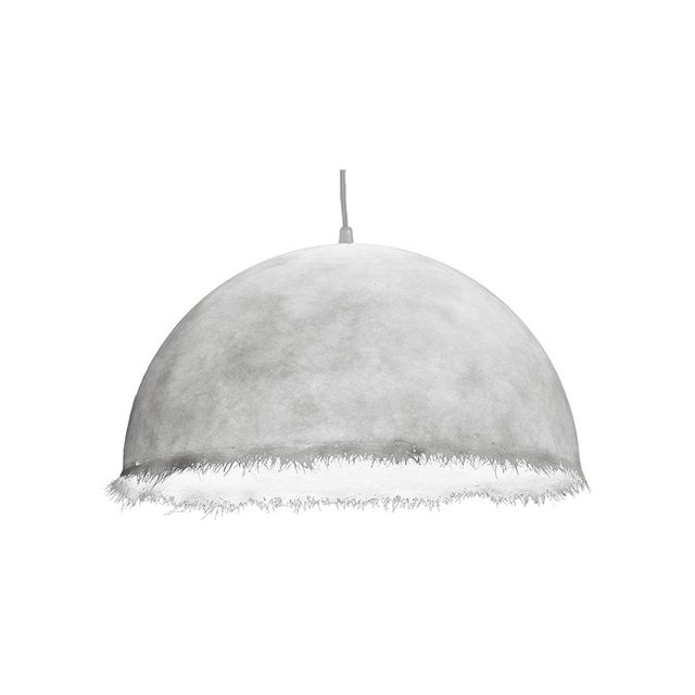 Let your eyes drift away with this airy piece. Inspired by the marine drifters of the same name, the set of 2 Plancton...