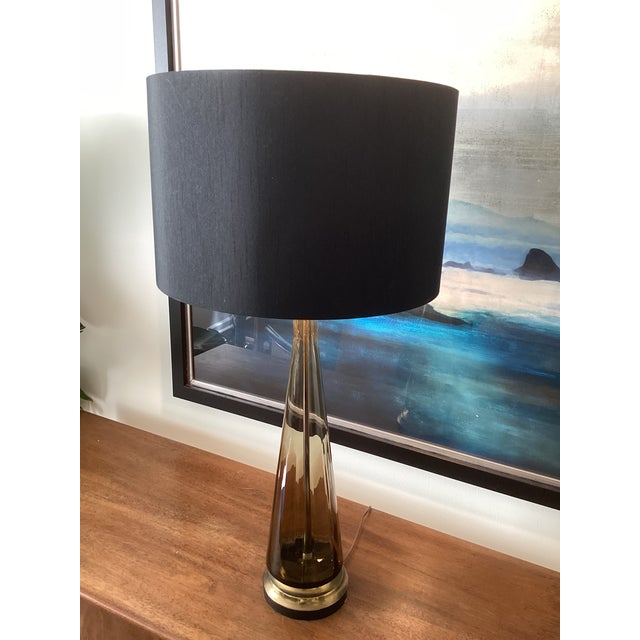 1950s Tall Smoky Amber Glass Table Lamp With Brass Base & Black Shade – Newly Rewired For Sale - Image 4 of 5