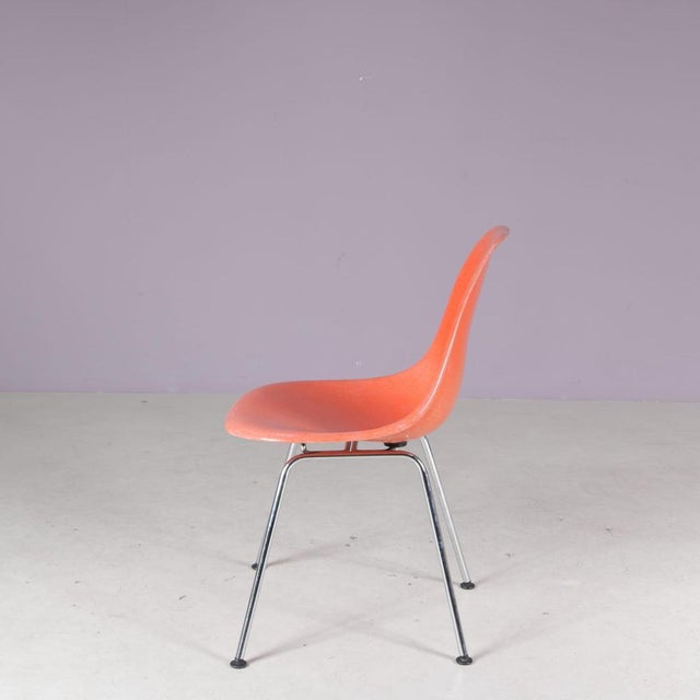 1960s dining chairs designed by Charles & Ray Eames and produced by Herman Miller in the USA. The chairs feature molded...