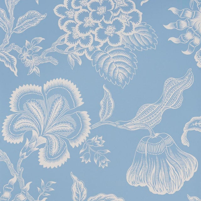SAMPLE - Schumacher x Celerie Kemble Hothouse Flowers Silhouette Wallpaper In Bliss Blue For Sale