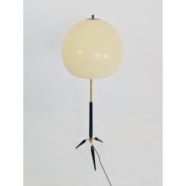 Space Age Italian Tripod Floor Lamp in Metal and Plastic, 1960s For Sale - Image 5 of 11