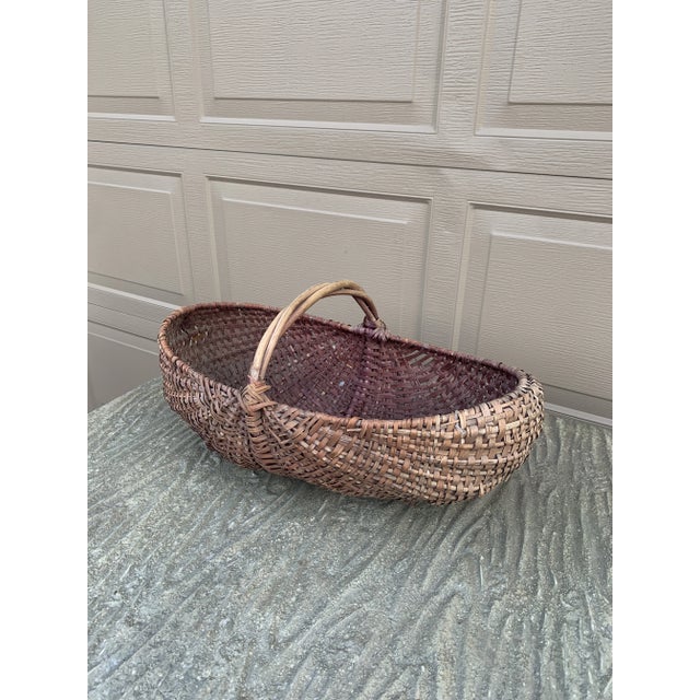 French Country Early 20th Century American Splint Oak Gathering Basket For Sale - Image 3 of 12