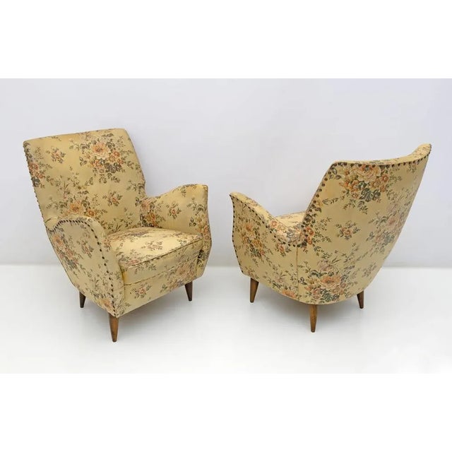 Elegant and splendid pair of Mid-Century Modern armchairs attributed to Gio Ponti, 1950, Edizioni ISA, Bergamo. Sculpted...