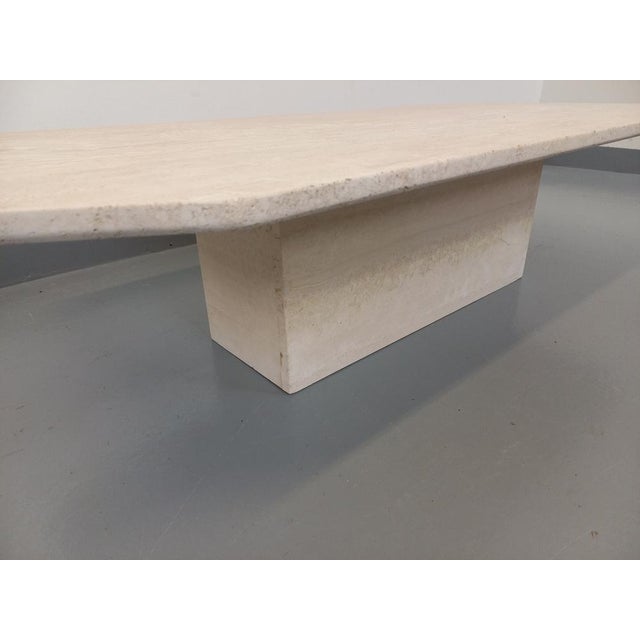 Vintage coffee table from the 70s 80s, in matt travertine, rectangular tray beveled with 4 angles, central cubic foot,...