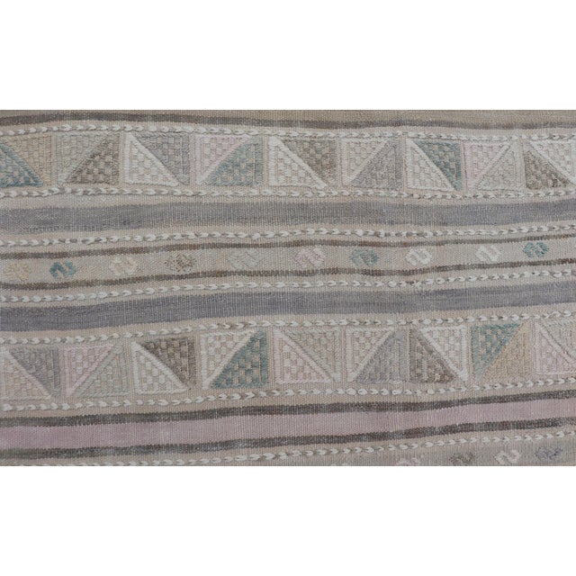 Geometric Stripe Design Turkish Vintage Kilim Rug in Soft Neutral Tones For Sale - Image 9 of 11
