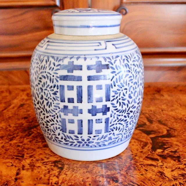 Group of Chinese Blue and White Porcelain Ginger Jars and Vase- 4 Pieces For Sale - Image 4 of 13