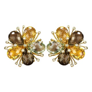 Late 20th Century Pair of 18k Flower Earrings For Sale