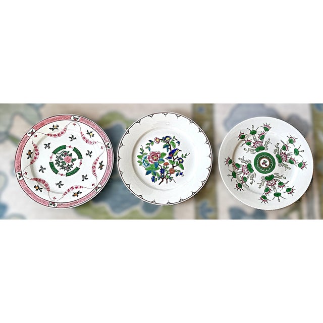 Chinoiserie Pink and Green Chinoiserie Decorative Plates - Set of 3 For Sale - Image 3 of 12