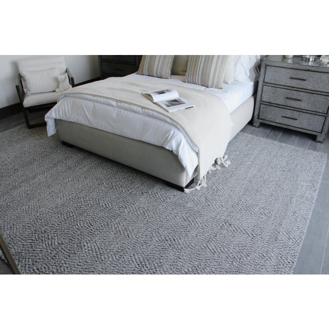 Sanz Flatweave Wool Silver Rug - 6'x9' For Sale In Los Angeles - Image 6 of 11