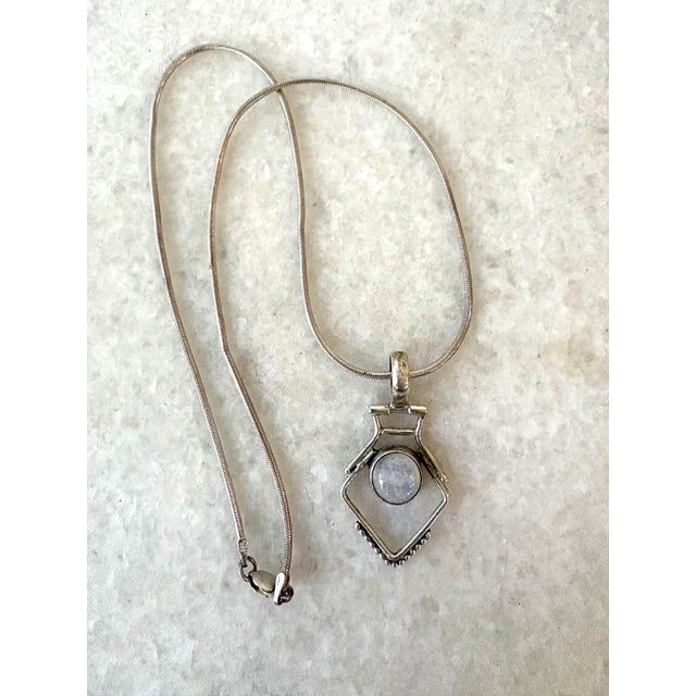 Lovely Vintage Sterling Silver Moon Stone Pendant Necklace.