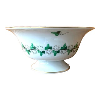 An Herend Porcelain Footed Bowl With Gold Trim - Persil (Parsley) Pattern For Sale