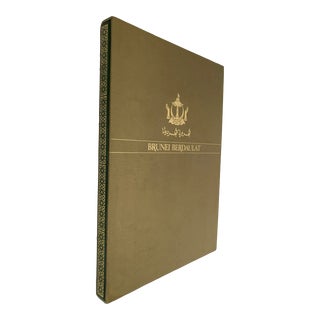 Brunei Berdaulat by Wee Beng Huat 1984 Hardcover Book in Sleeve For Sale